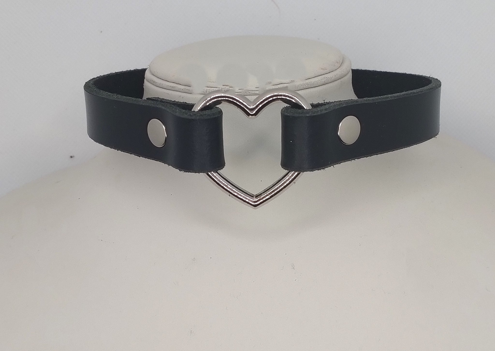 Heart Loop Leather Choker