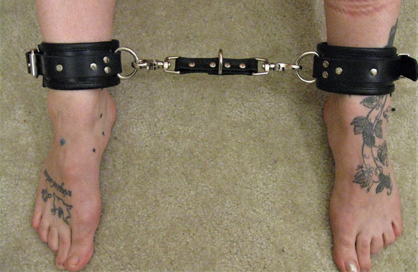 Double Clip and D-Ring Bondage Cuff Link